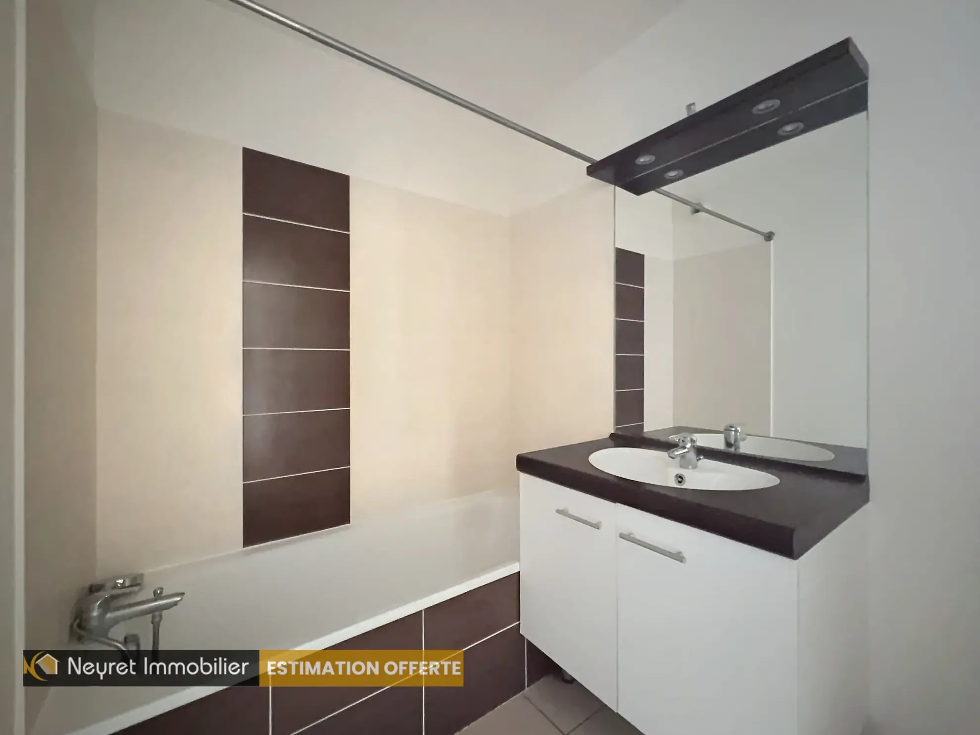 Appartement T3 de 50 m² avec balcon et garage à Lyon 