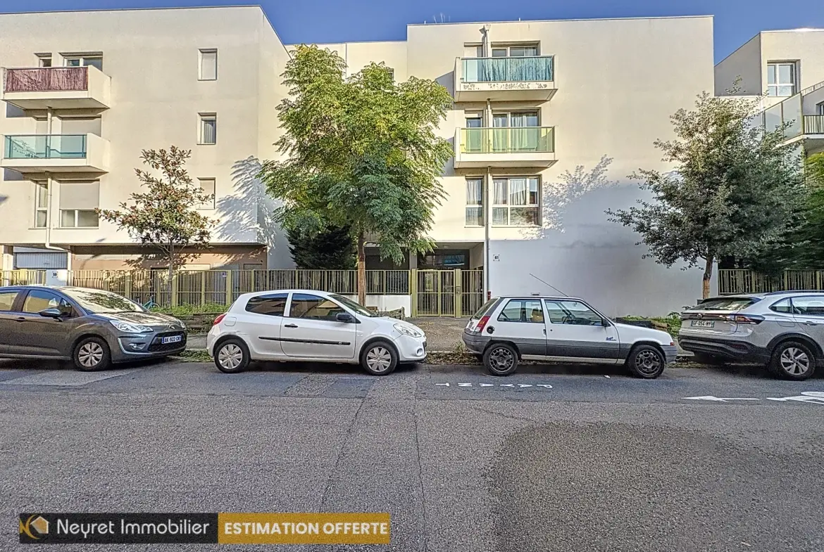 Appartement T3 de 50 m² avec balcon et garage à Lyon 