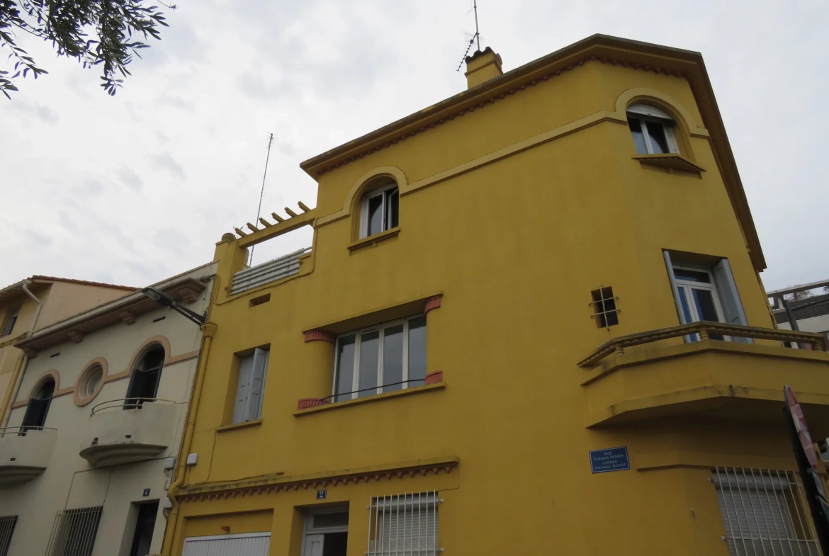 Spacieux appartement duplex de 77 m² à Perpignan avec terrasse et garage 