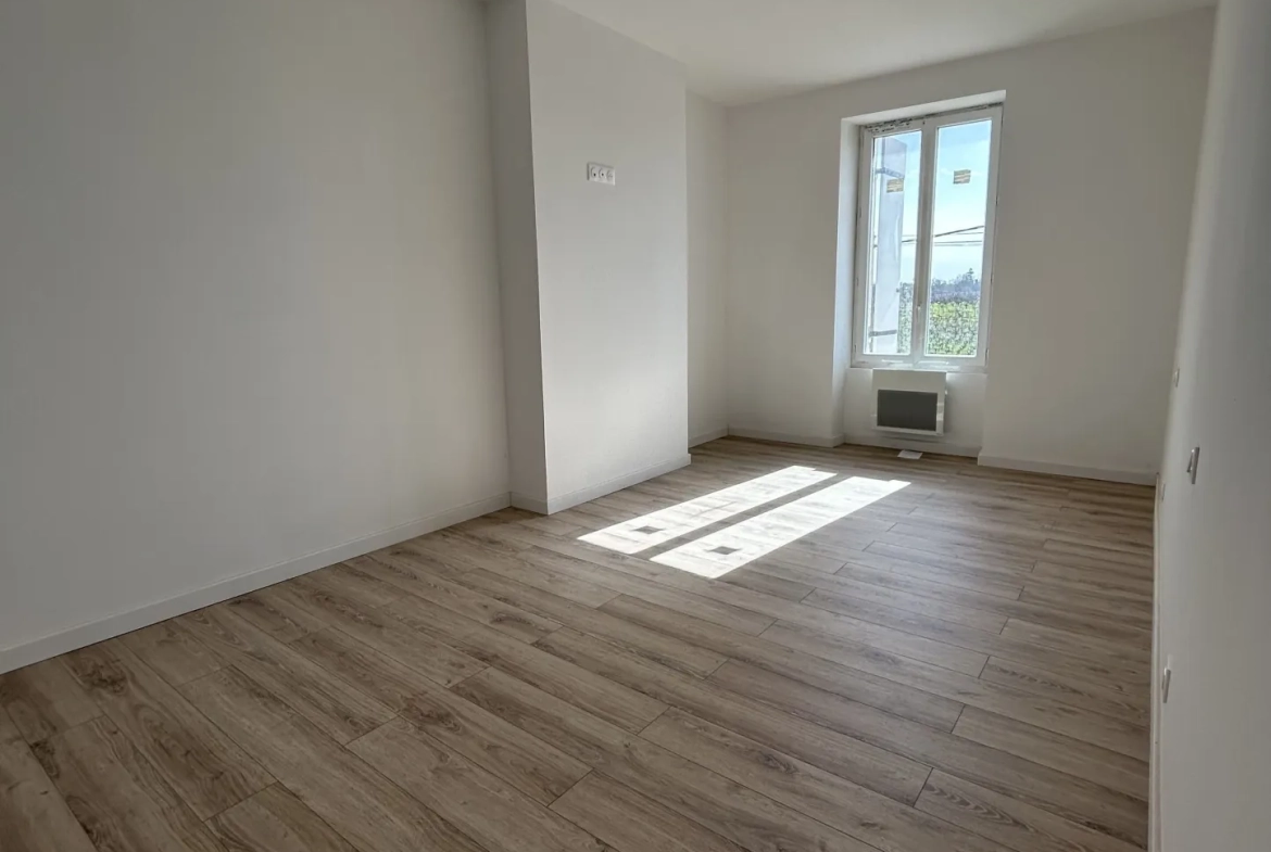 Magnifique maison en pierre rénovée avec 5 chambres et vue sur vignes à Samonac 