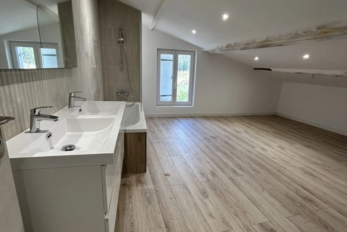Magnifique maison en pierre rénovée avec 5 chambres et vue sur vignes à Samonac 