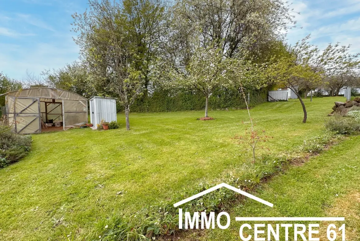 Belle maison en pierre avec dépendances sur 4178m² proche La Ferté Macé et Flers 