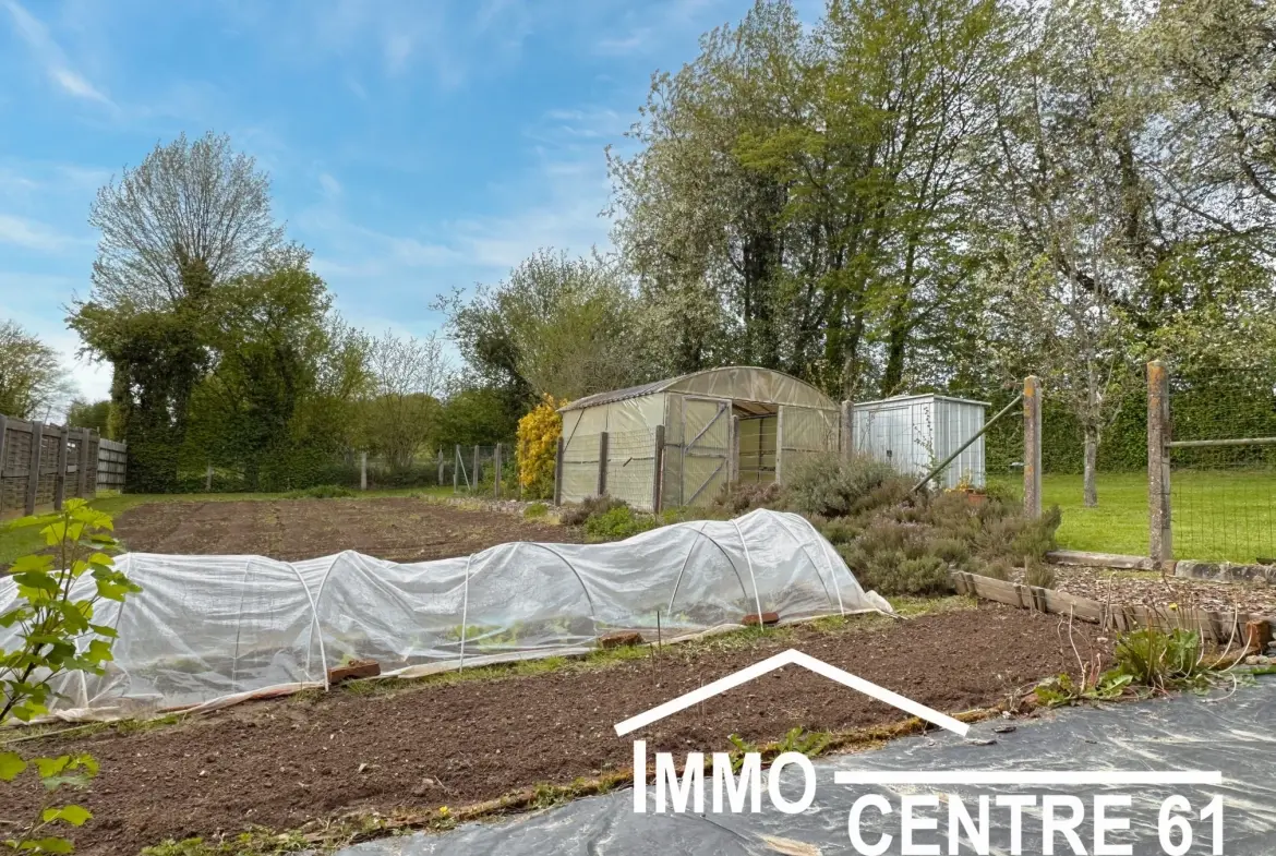 Belle maison en pierre avec dépendances sur 4178m² proche La Ferté Macé et Flers 
