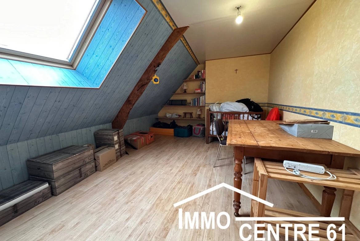 Belle maison en pierre avec dépendances sur 4178m² proche La Ferté Macé et Flers 