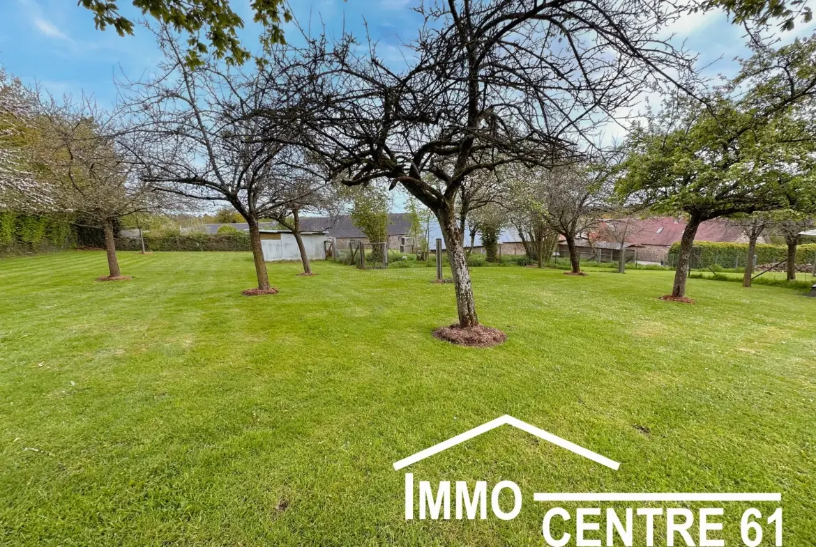 Belle maison en pierre avec dépendances sur 4178m² proche La Ferté Macé et Flers 