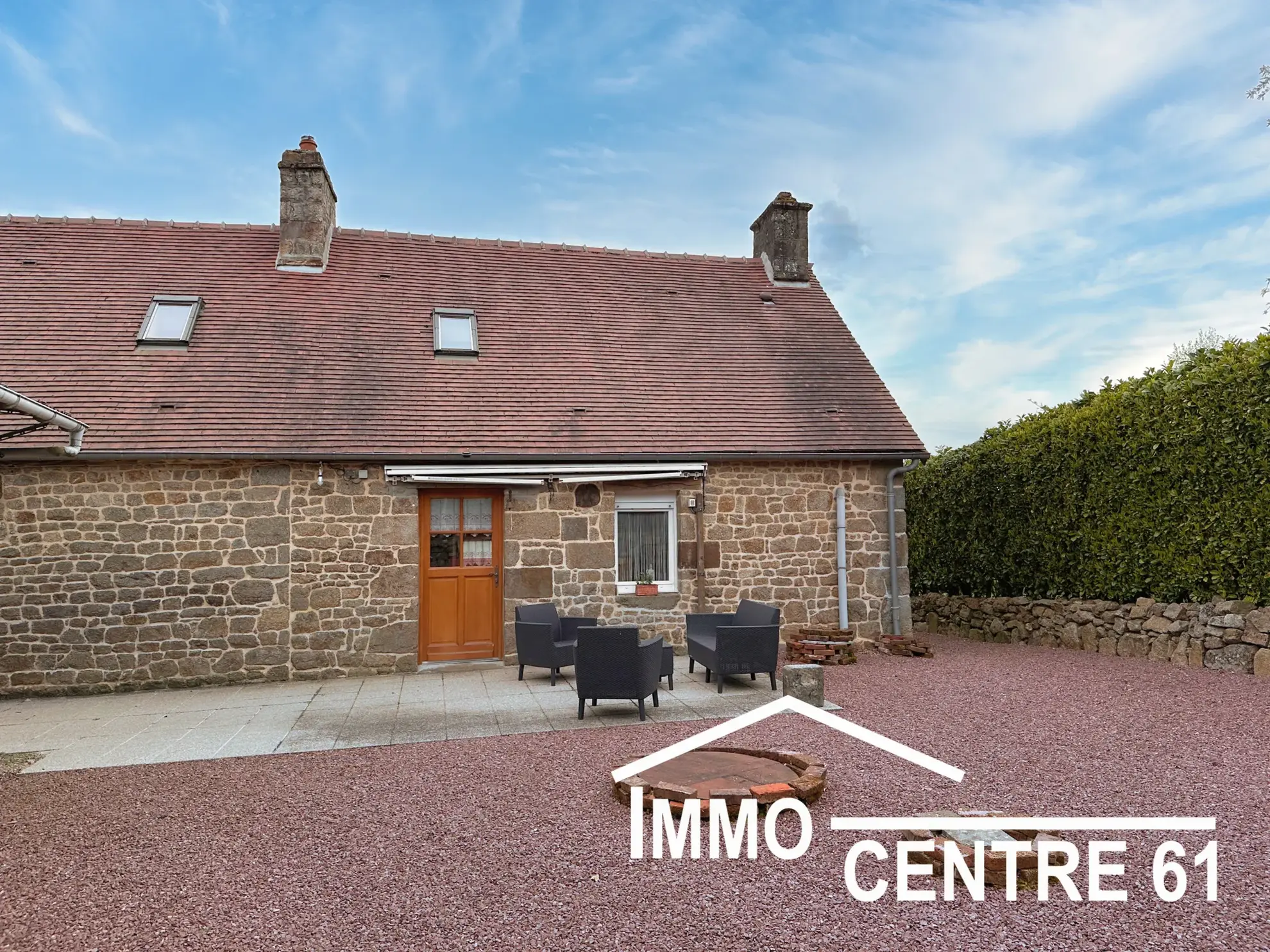 Belle maison en pierre avec dépendances sur 4178m² proche La Ferté Macé et Flers 