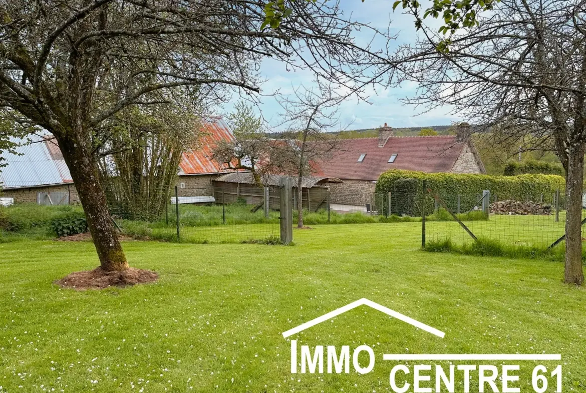 Belle maison en pierre avec dépendances sur 4178m² proche La Ferté Macé et Flers 