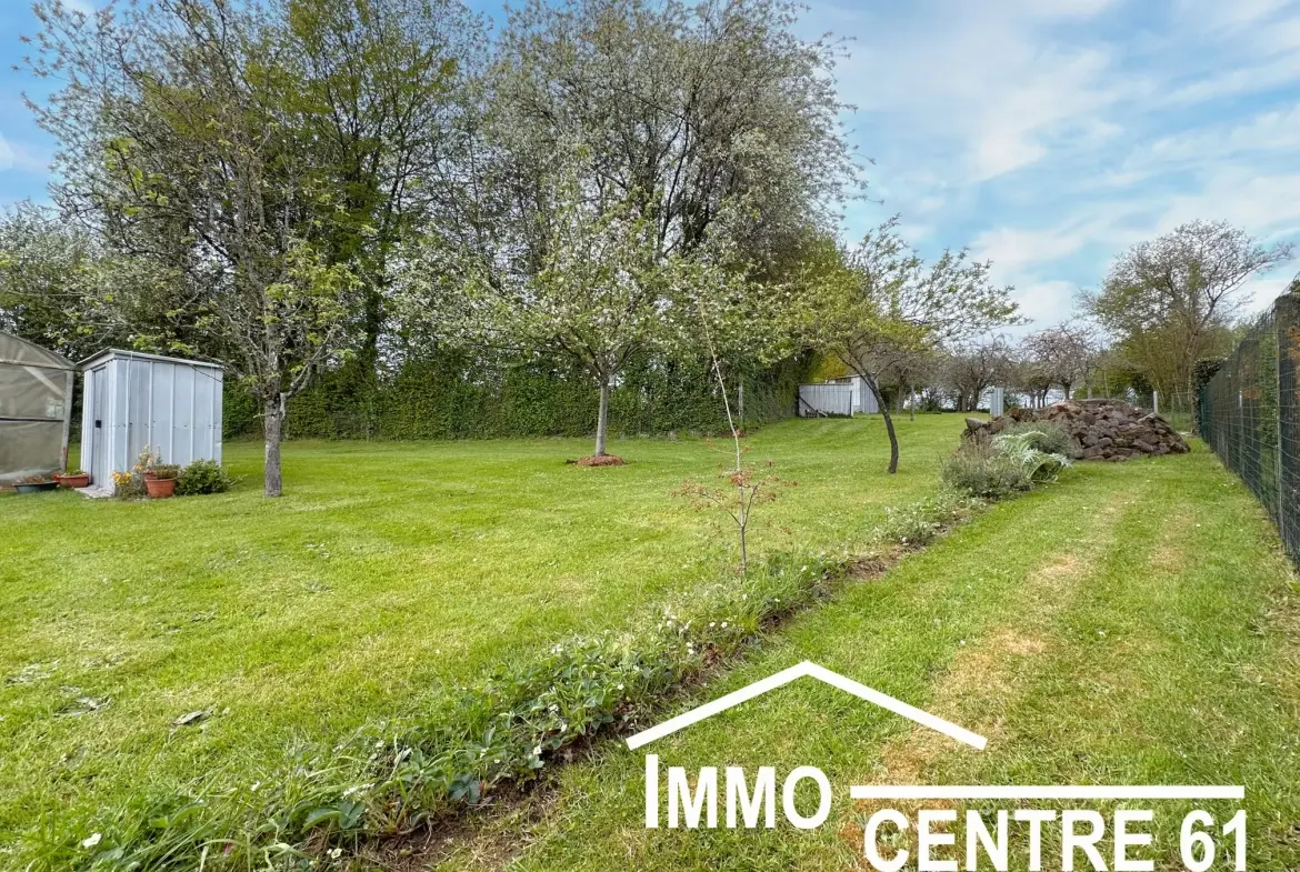 Belle maison en pierre avec dépendances sur 4178m² proche La Ferté Macé et Flers 