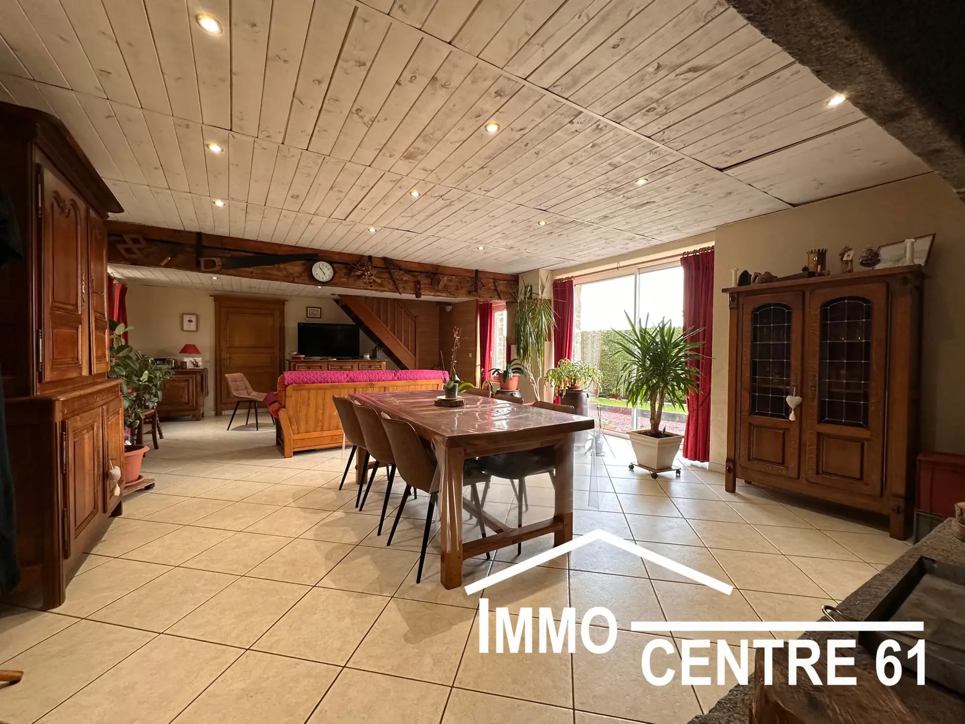 Belle maison en pierre avec dépendances sur 4178m² proche La Ferté Macé et Flers 