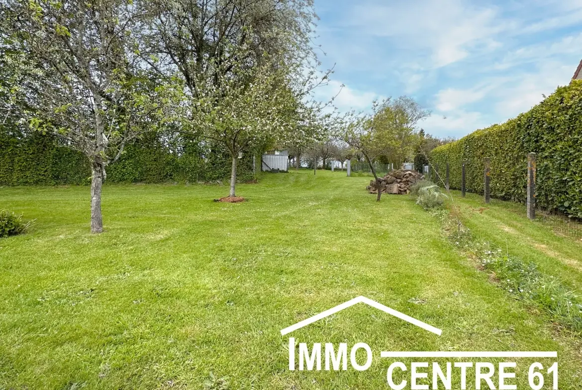 Belle maison en pierre avec dépendances sur 4178m² proche La Ferté Macé et Flers 