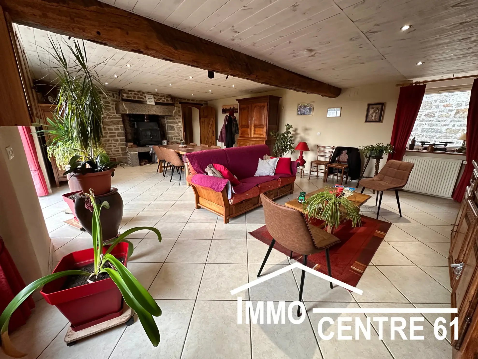 Belle maison en pierre avec dépendances sur 4178m² proche La Ferté Macé et Flers 