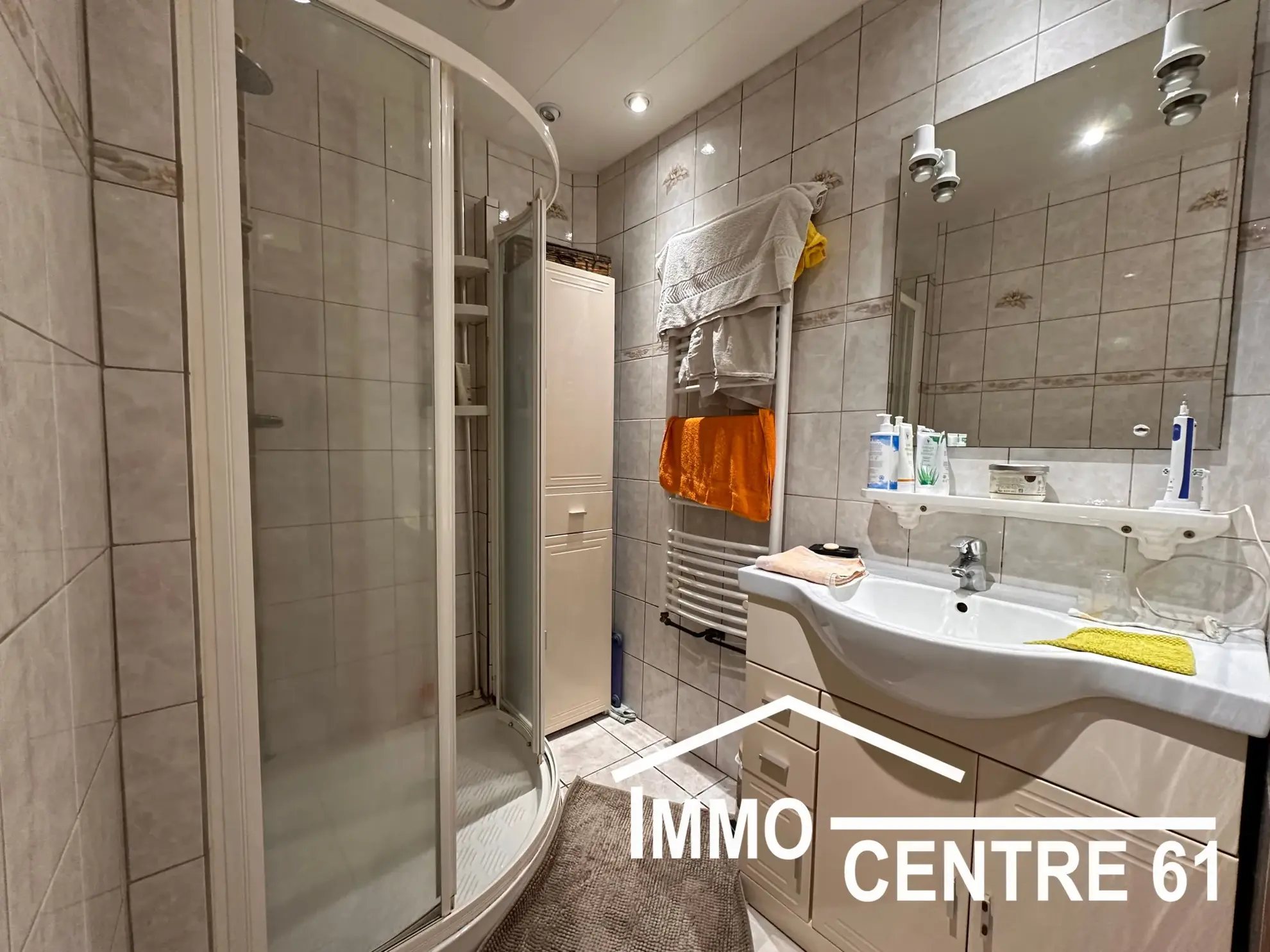 Belle maison en pierre avec dépendances sur 4178m² proche La Ferté Macé et Flers 