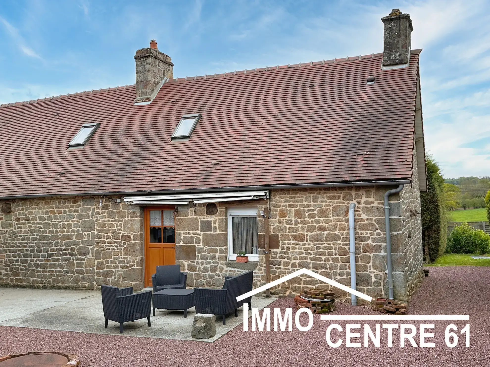 Belle maison en pierre avec dépendances sur 4178m² proche La Ferté Macé et Flers 