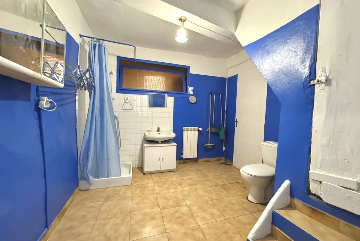 Maison de village de 185 m² à Pignans avec fort potentiel en centre-ville 