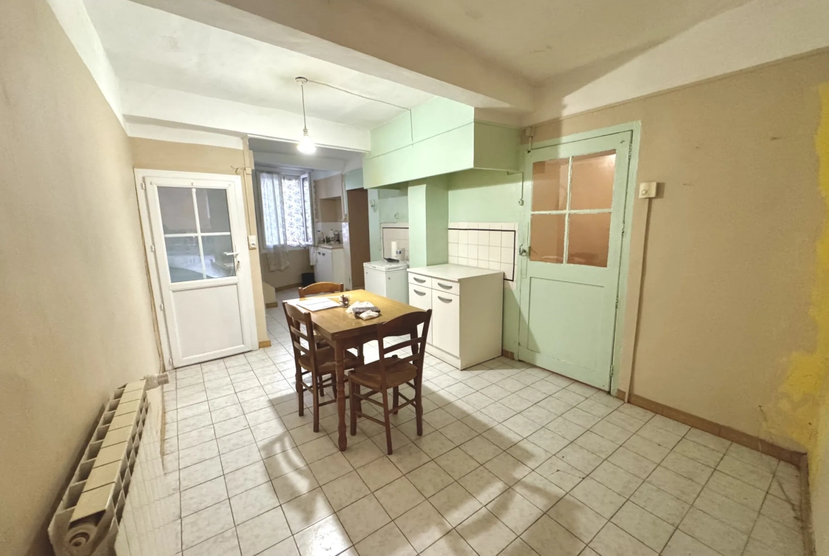 Maison de village de 185 m² à Pignans avec fort potentiel en centre-ville 