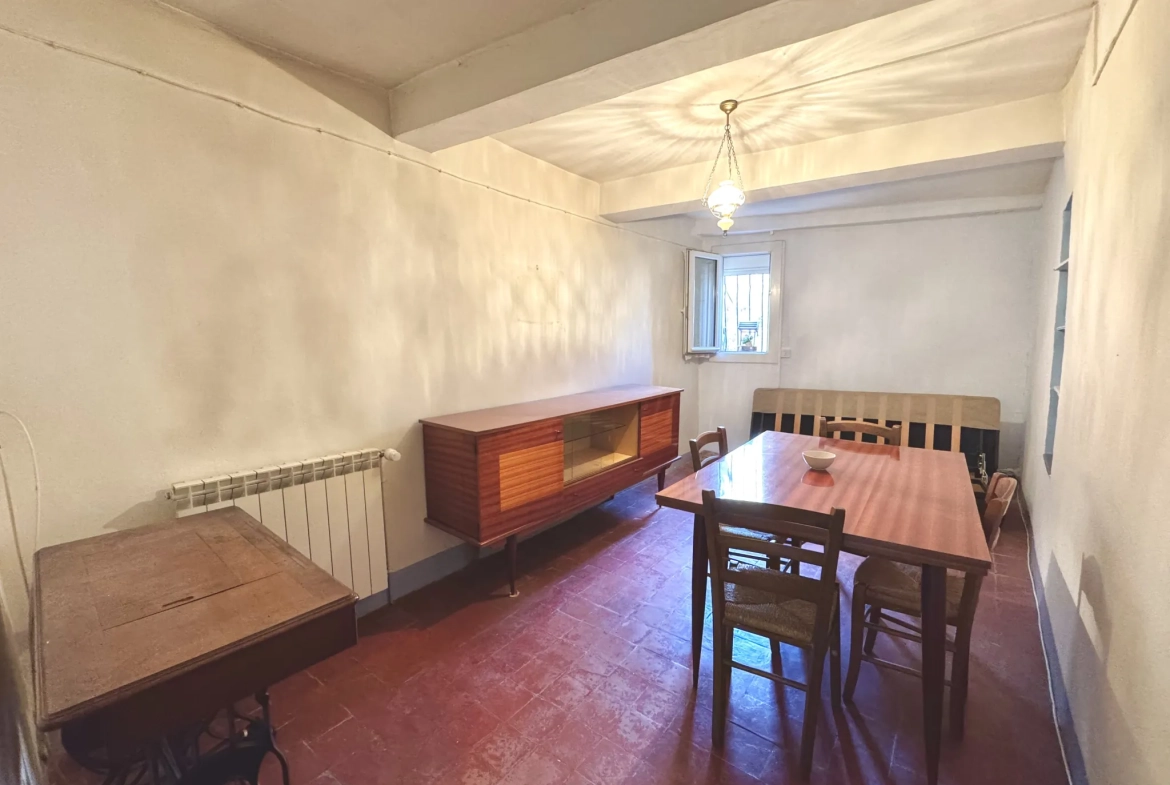 Maison de village de 185 m² à Pignans avec fort potentiel en centre-ville 