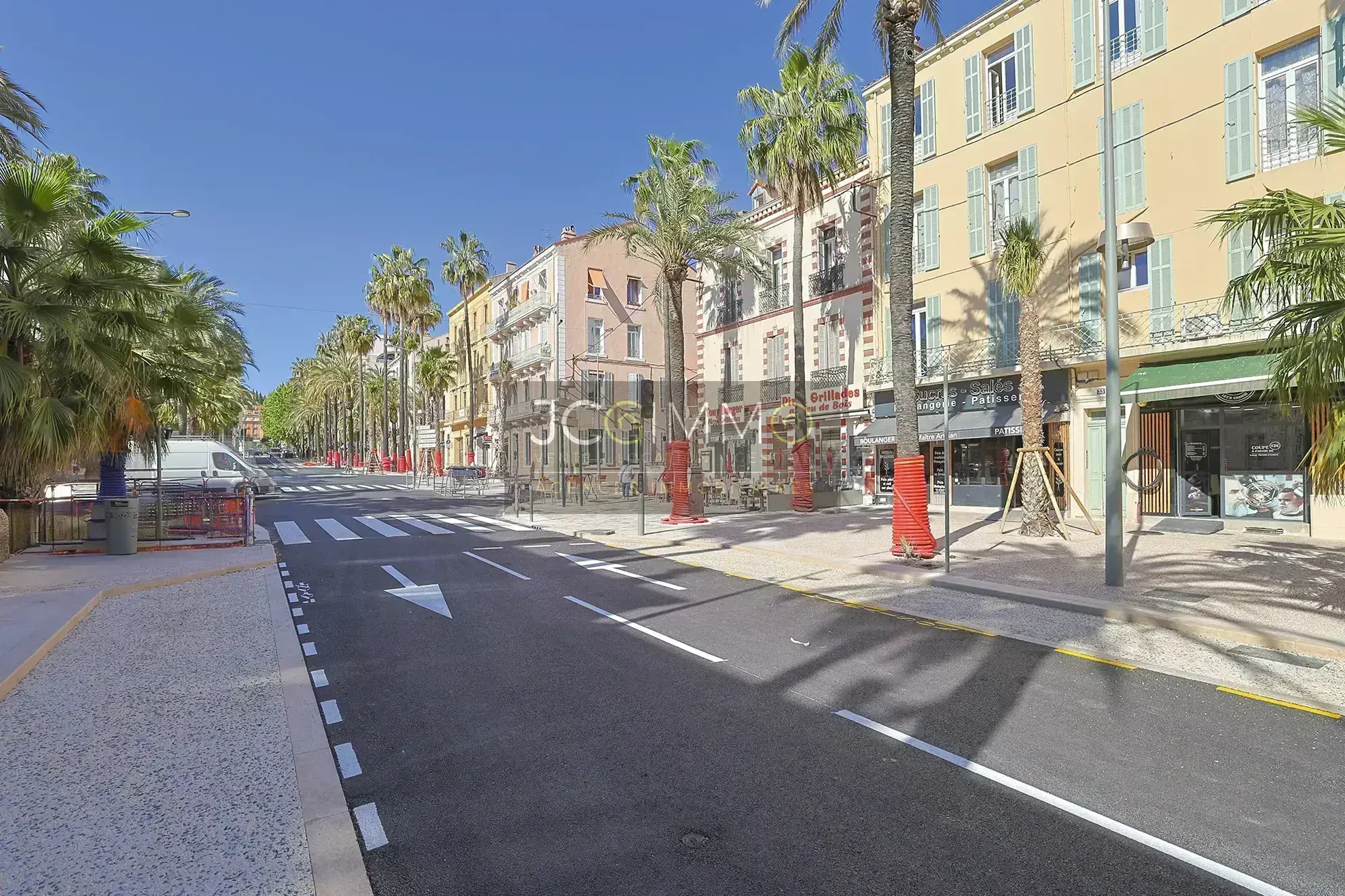 Studio de 33m² à Hyères Centre-ville - Dernier étage, emplacement privilégié 