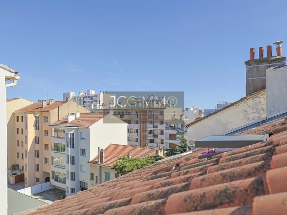 Studio de 33m² à Hyères Centre-ville - Dernier étage, emplacement privilégié 