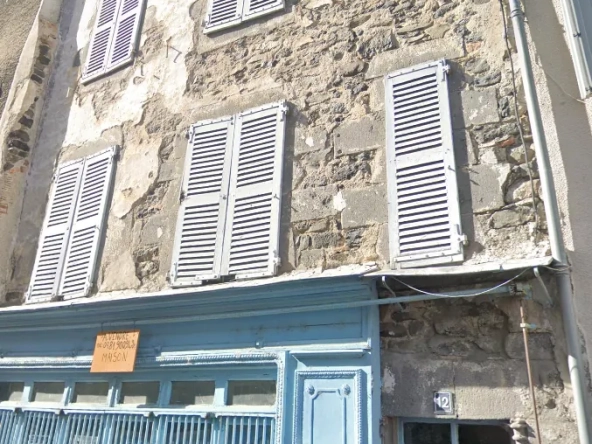 Immeuble à vendre à Saint-Flour de 169 m² pour seulement 35 200 €