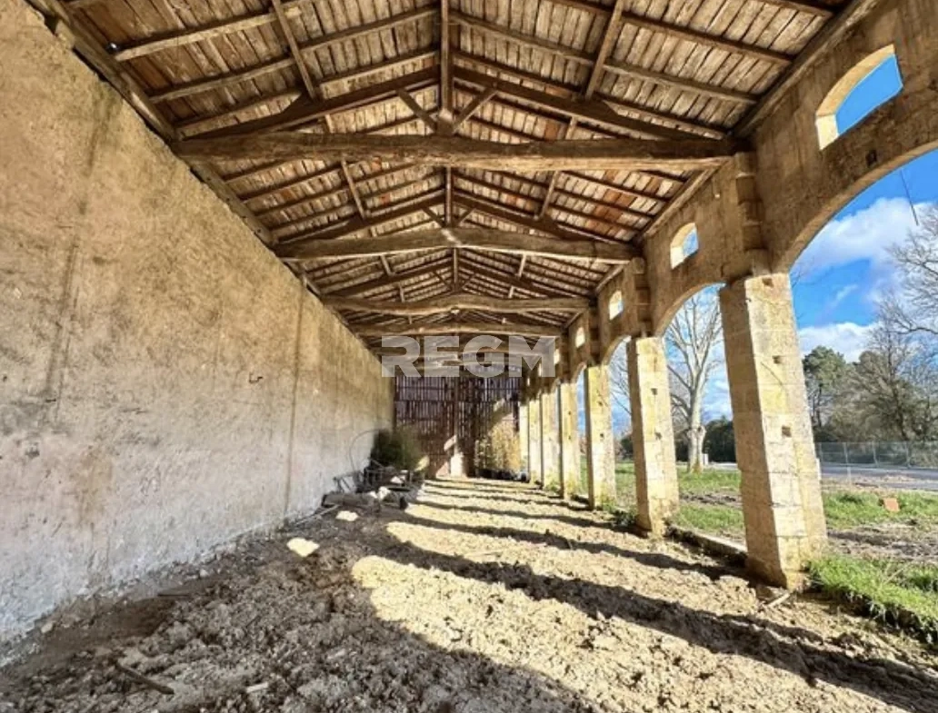 Terrain constructible viabilisé à Cavignac avec maison R+1, terrasse, jardin et parking 