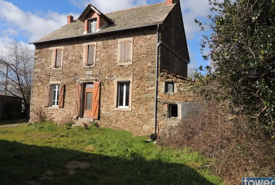 Corps de ferme en pierre avec terrain à Rieupeyroux - Idéal projets agricoles 