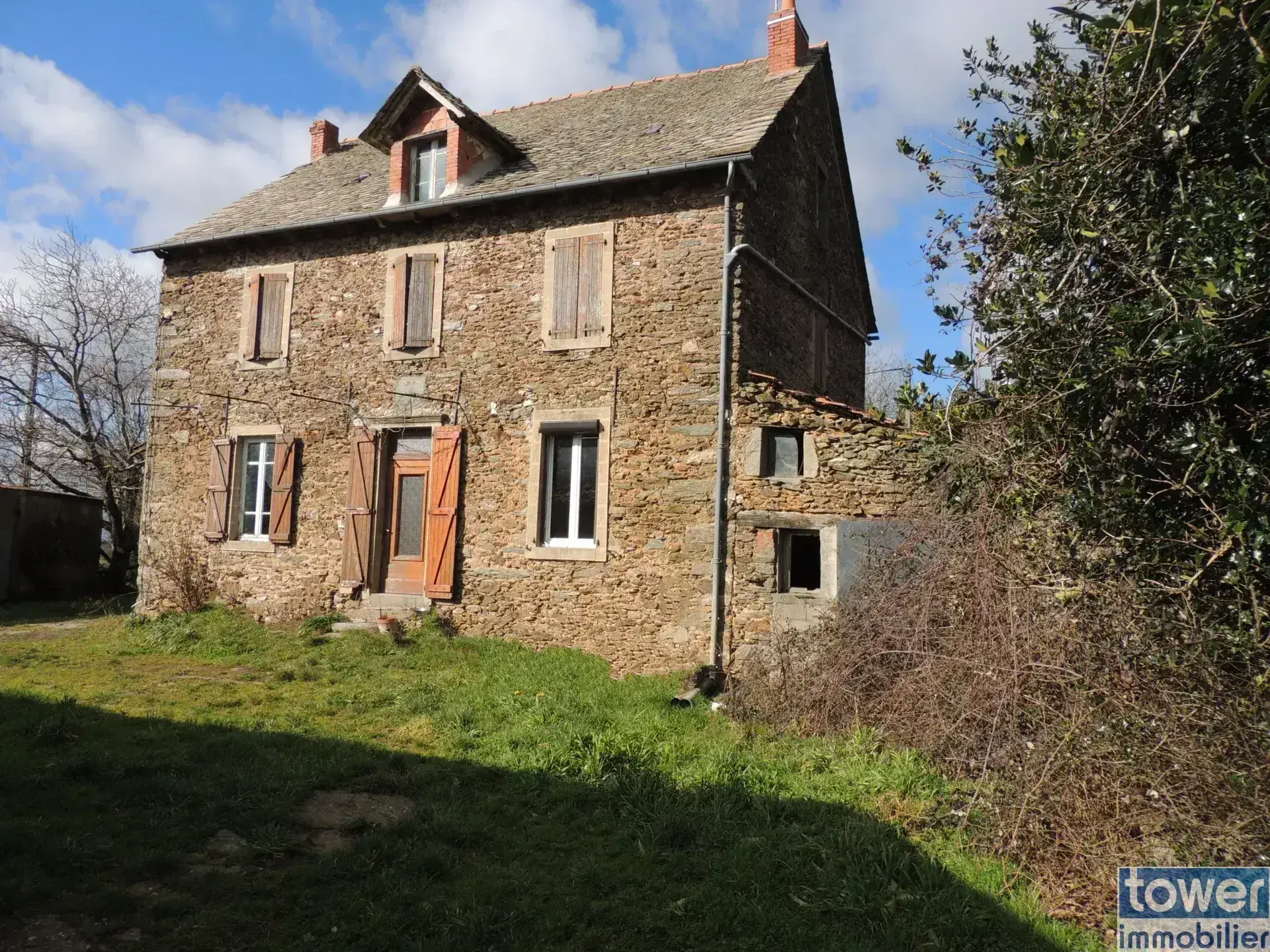 Corps de ferme en pierre avec terrain à Rieupeyroux - Idéal projets agricoles 