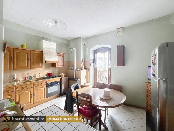 Appartement 2 pièces à Givors avec balcon et cave, à rénover