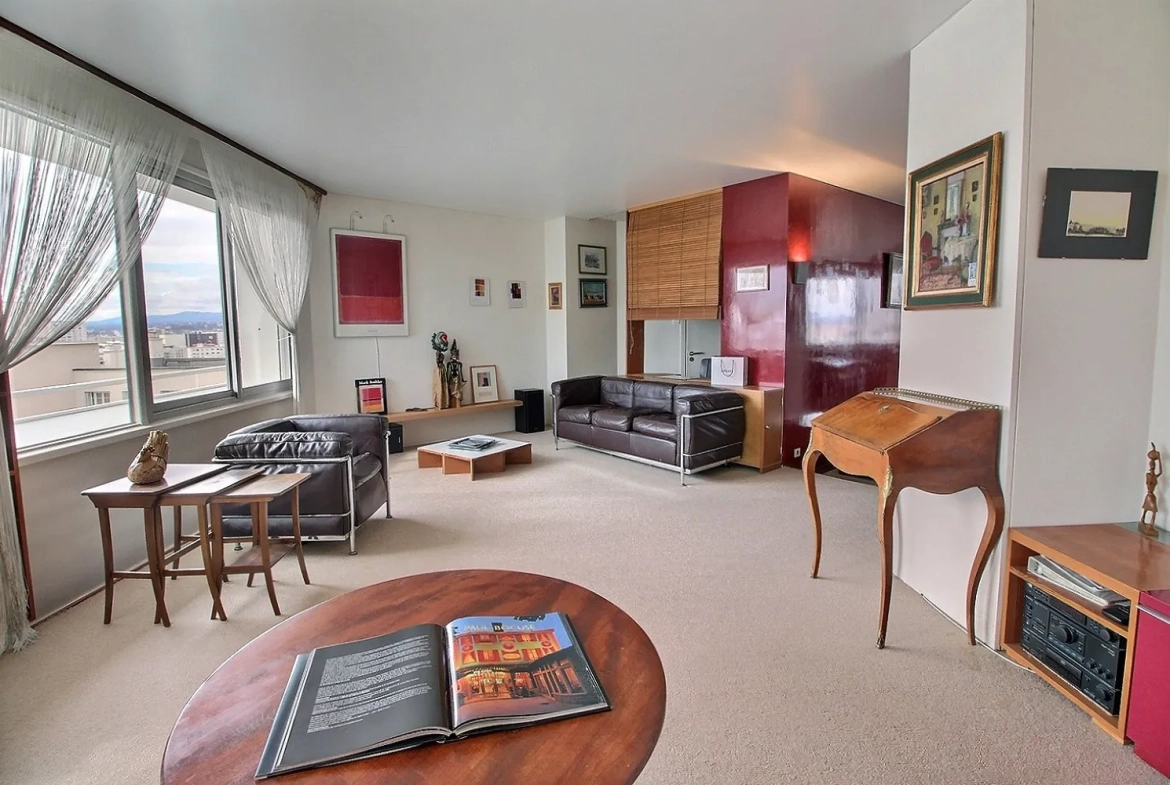 Appartement T3 avec Balcons et Vue Dégagée à Lyon 8 