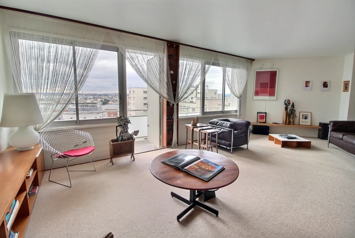 Appartement T3 avec Balcons et Vue Dégagée à Lyon 8 