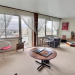 Appartement T3 avec Balcons et Vue Dégagée à Lyon 8