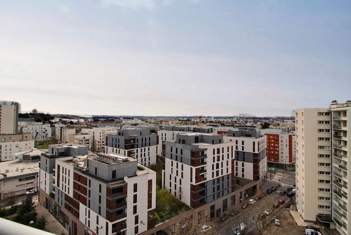 Appartement T3 avec Balcons et Vue Dégagée à Lyon 8 