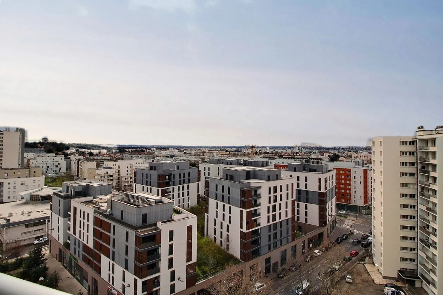 Appartement T3 avec Balcons et Vue Dégagée à Lyon 8 