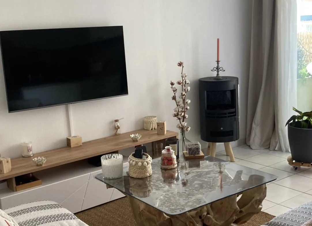 À vendre appartement T3 avec terrasse en vente à Agde, proche mer et commodités 