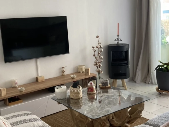À vendre appartement T3 avec terrasse en vente à Agde, proche mer et commodités 