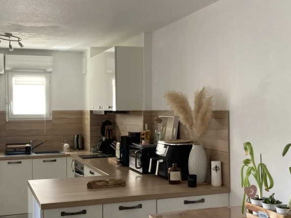 À vendre appartement T3 avec terrasse en vente à Agde, proche mer et commodités 