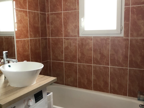 À vendre appartement T3 avec terrasse en vente à Agde, proche mer et commodités 