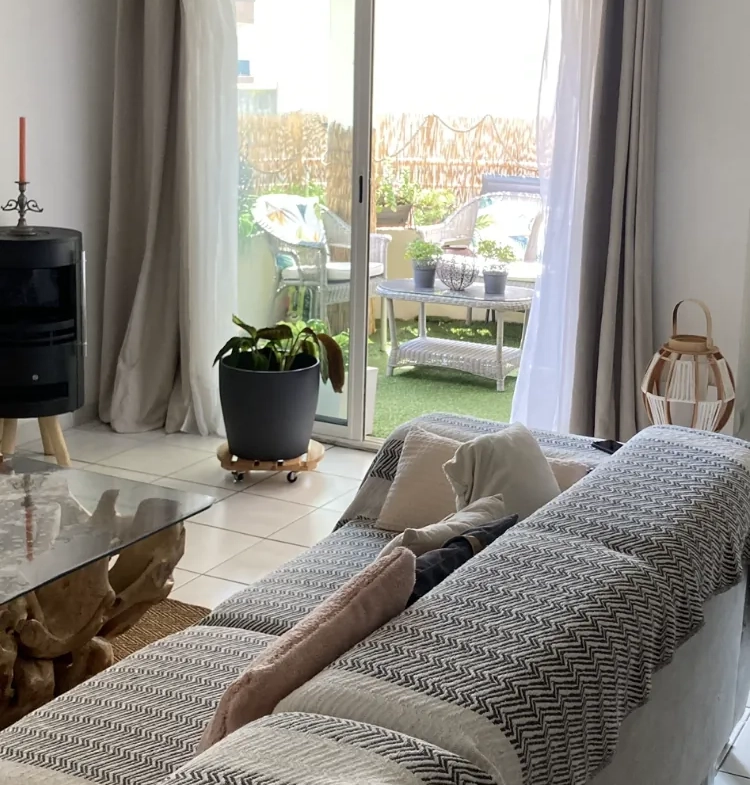 À vendre appartement T3 avec terrasse en vente à Agde, proche mer et commodités 