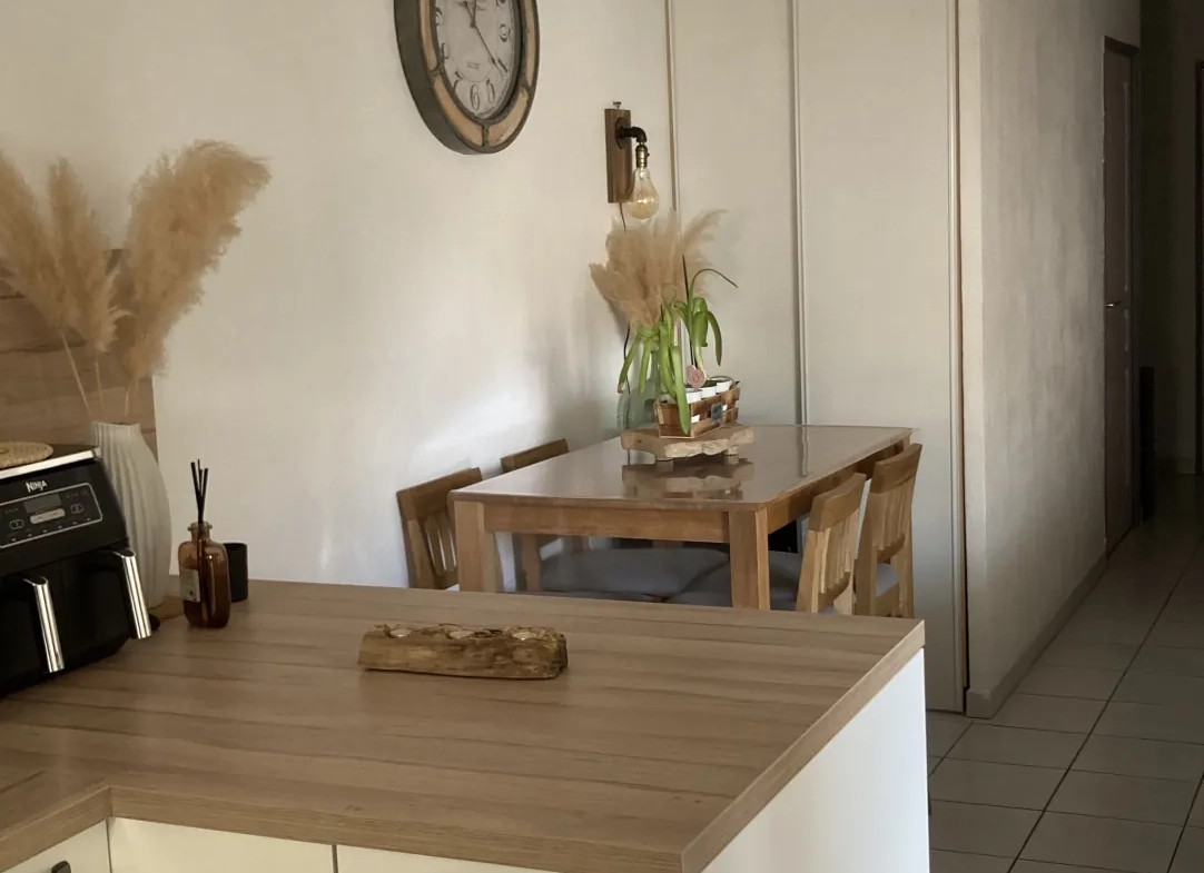 À vendre appartement T3 avec terrasse en vente à Agde, proche mer et commodités 
