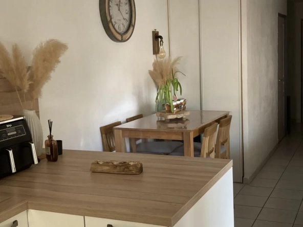 À vendre appartement T3 avec terrasse en vente à Agde, proche mer et commodités 