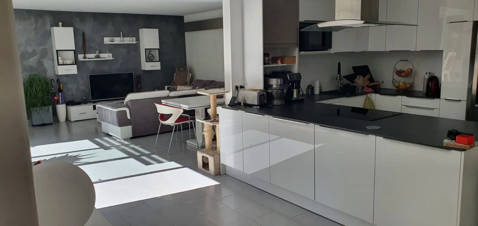 Appartement F5 avec terrasse et parking à Villepinte 