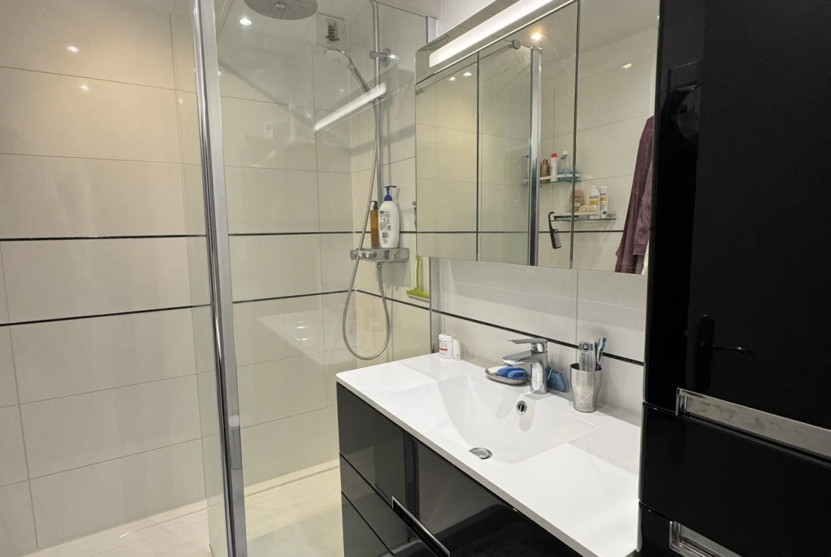 Appartement F5 avec terrasse et parking à Villepinte 