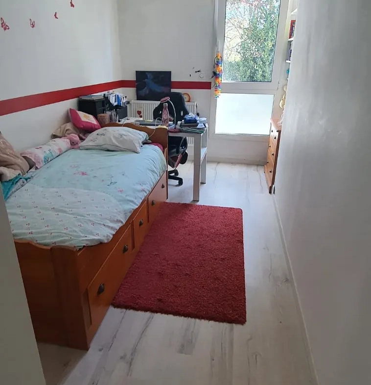Appartement F5 avec terrasse et parking à Villepinte 