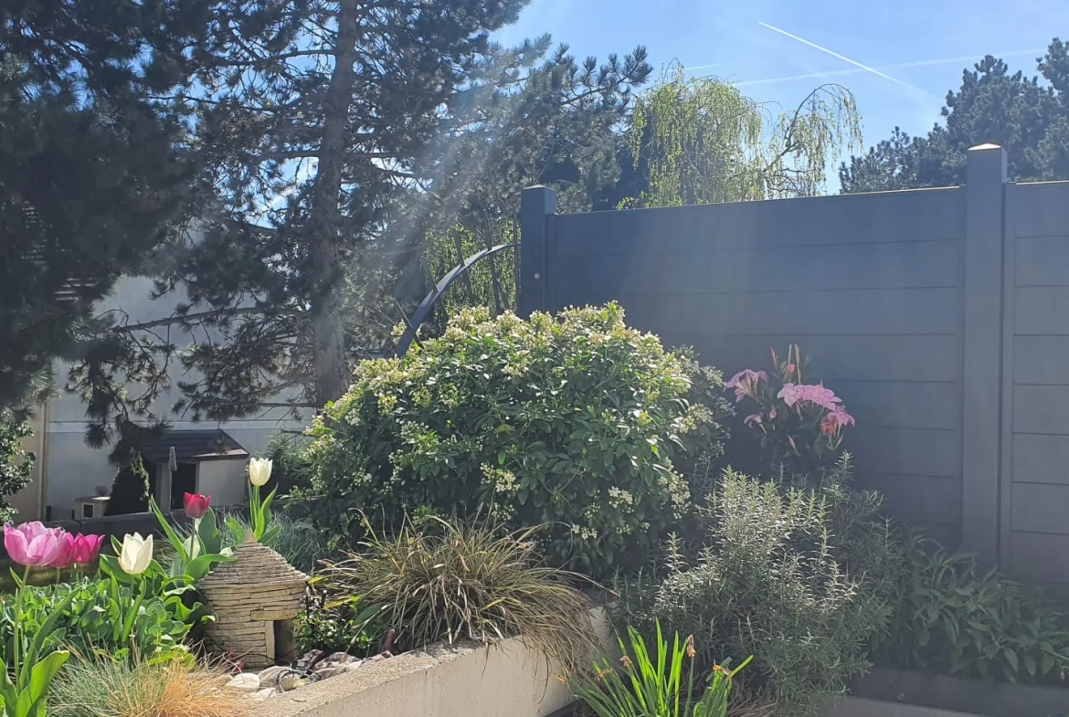 Appartement F5 avec terrasse et parking à Villepinte 