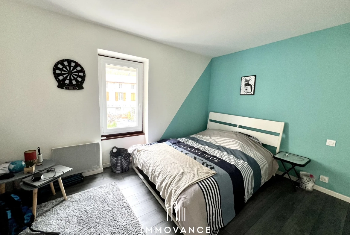 Maison de ville rénovée de 112 m² avec terrasse et garage à Saint-Affrique 