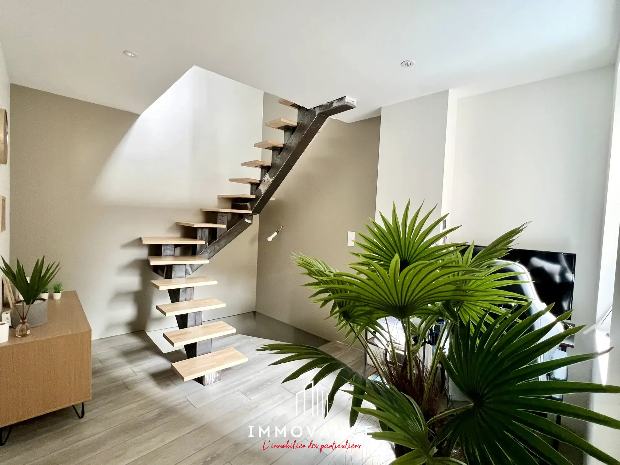 Maison de ville rénovée de 112 m² avec terrasse et garage à Saint-Affrique 