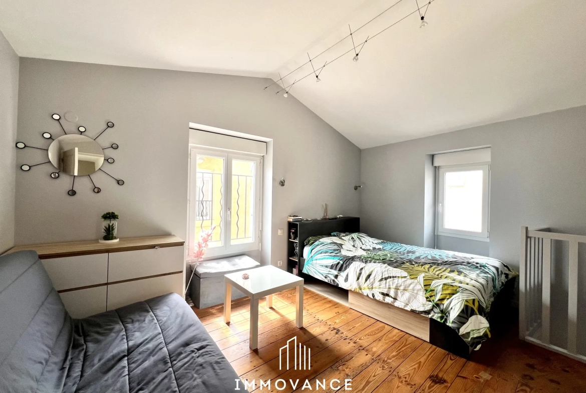 Maison de ville rénovée de 112 m² avec terrasse et garage à Saint-Affrique 