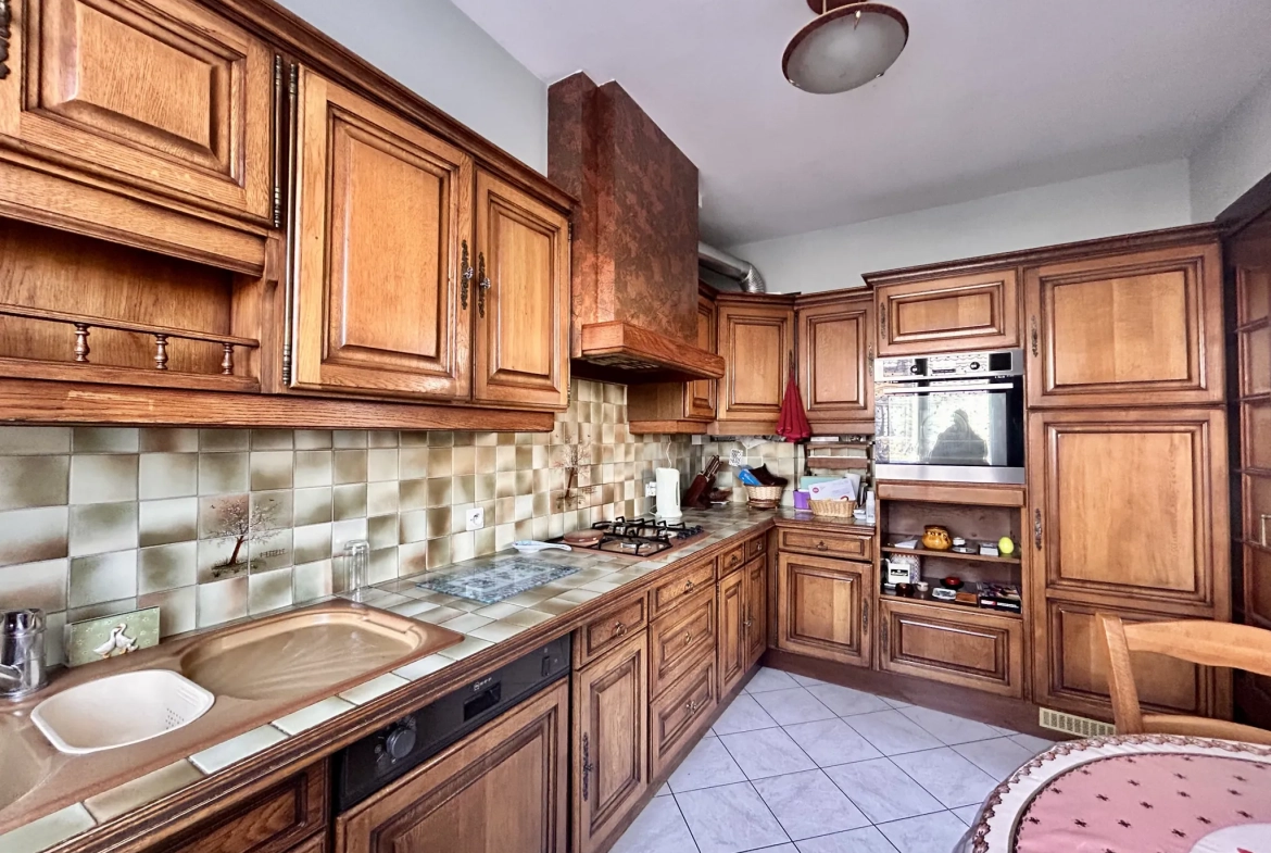 Maison 105 m² à Clermont-Ferrand Les Vergnes avec jardin et garage 