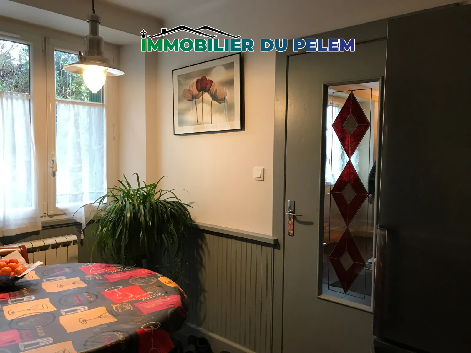 Maison de ville à vendre à Saint-Nicolas-du-Pélem, 65m² avec 2 chambres, charme et potentiel 