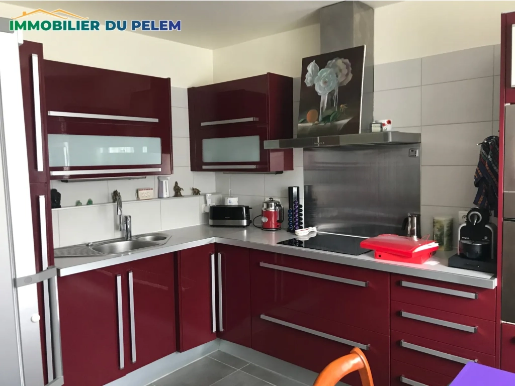 Maison de ville à vendre à Saint-Nicolas-du-Pélem, 65m² avec 2 chambres, charme et potentiel