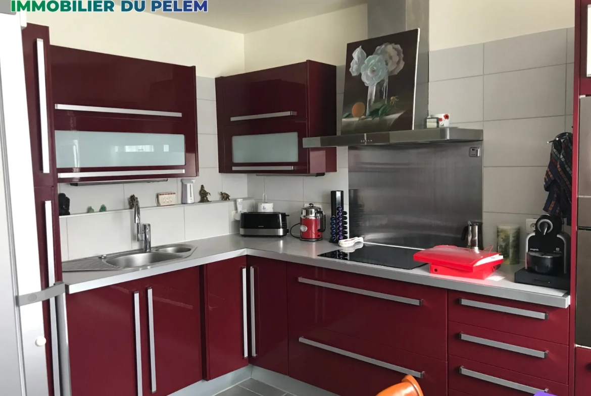 Maison de ville à vendre à Saint-Nicolas-du-Pélem, 65m² avec 2 chambres, charme et potentiel 
